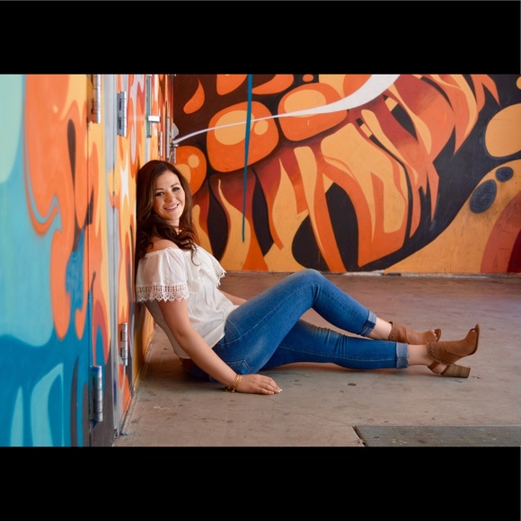 Meet your Posh Ambassador, Kylie! 💕 - Picture 7 of 8